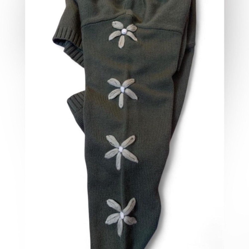 Altar’d State Olive Green Y2K Cropped Long Sleeve Embroidered Flower Sweater SzS - Picture 3 of 12